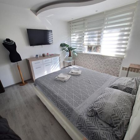 Lux Apartment 7, Parking Ni Kültér fotó